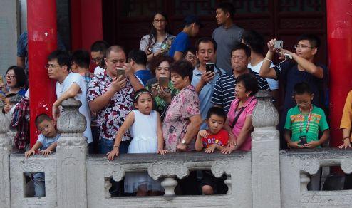 暑假最后一周末 济南趵突泉游客如潮6