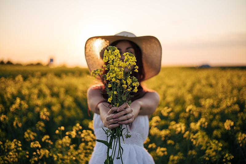 搞笑妇女节祝福语精选_搞笑三八妇女节经典语_搞笑妇女节图片